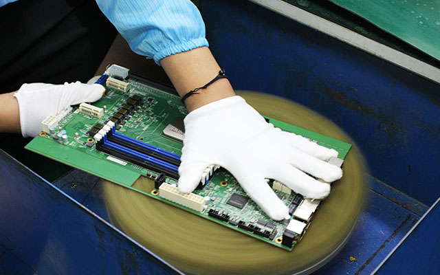 龙芯3A6000：开启国产工控主板“芯”时代